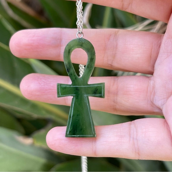Carved natural nephrite jade Ankh silver plated pendant and chain - Picture 5 of 8